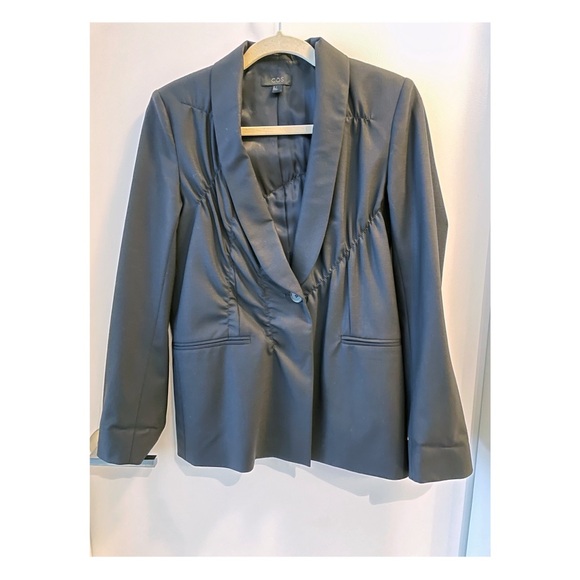 COS wool black blazer with gathered details - Picture 11 of 15